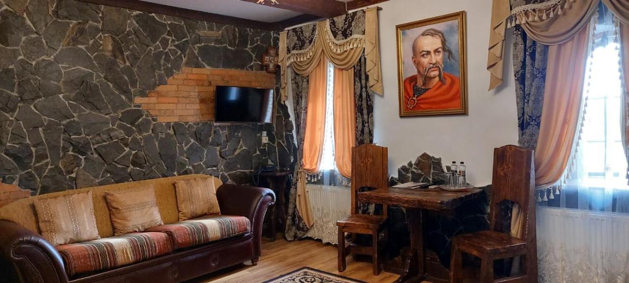 Hotel Fortetsya Hetmana Hatne Dış mekan fotoğraf