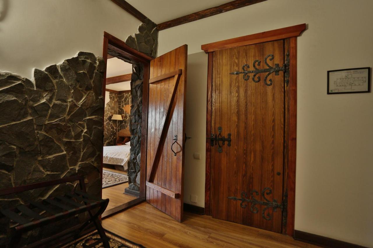 Hotel Fortetsya Hetmana Hatne Dış mekan fotoğraf