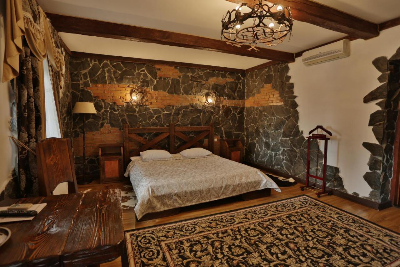 Hotel Fortetsya Hetmana Hatne Dış mekan fotoğraf